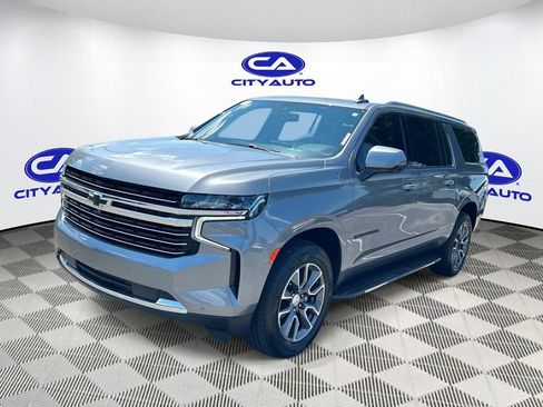 Used 2021 Chevrolet Suburban LT w/ LT Signature Package RWD image 10