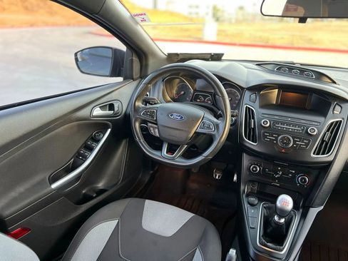 Used 2018 Ford Focus ST image 31