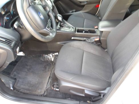 Used 2017 Ford Focus SE FWD image 6