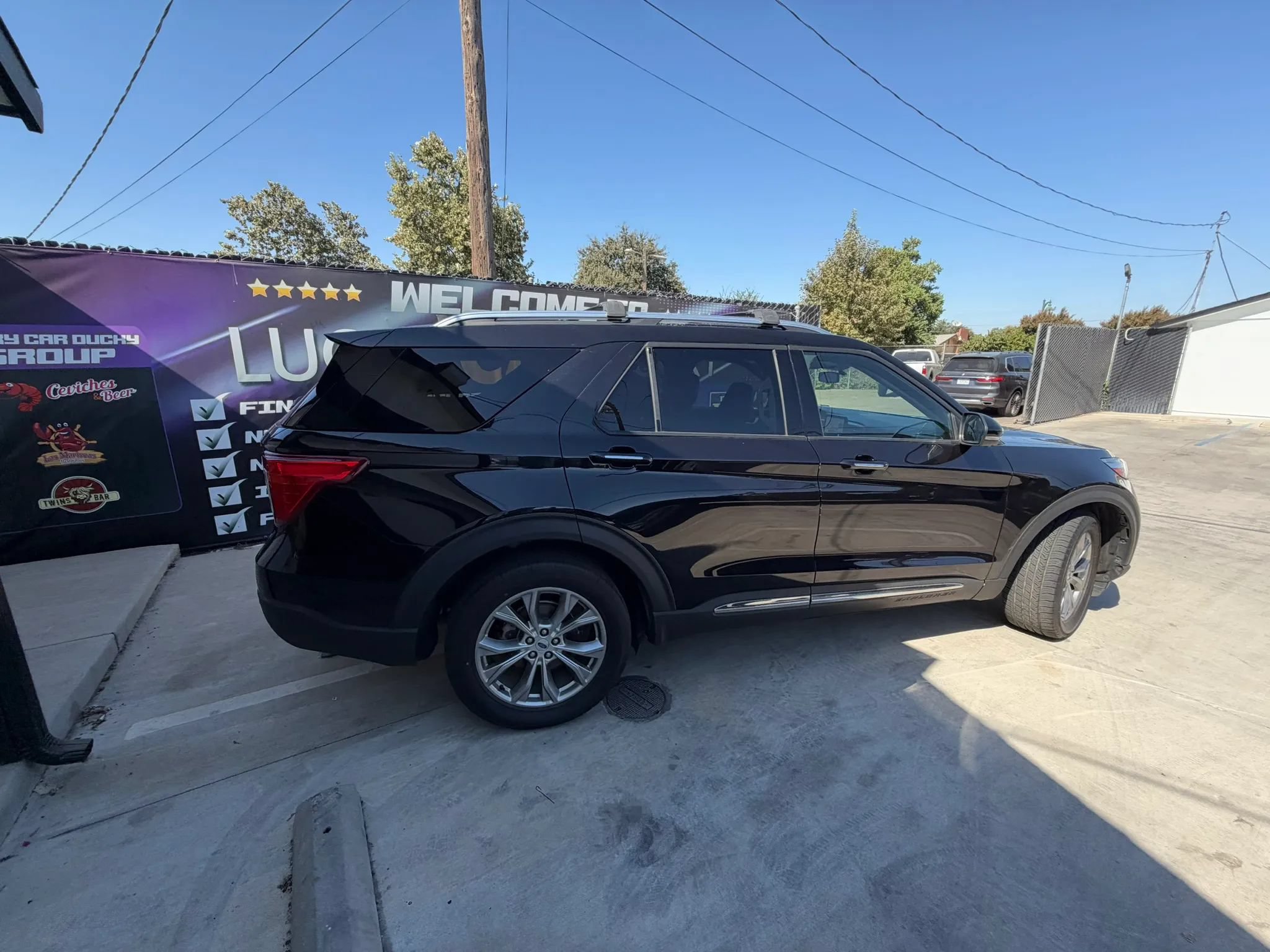 Used 2022 Ford Explorer Limited w/ Equipment Group 301A AWD/4WD image 8