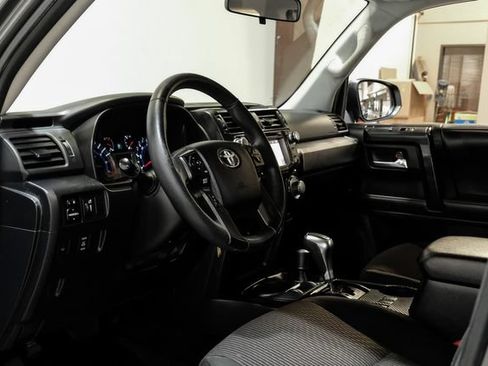 Used 2017 Toyota 4Runner TRD Off-Road AWD/4WD image 3