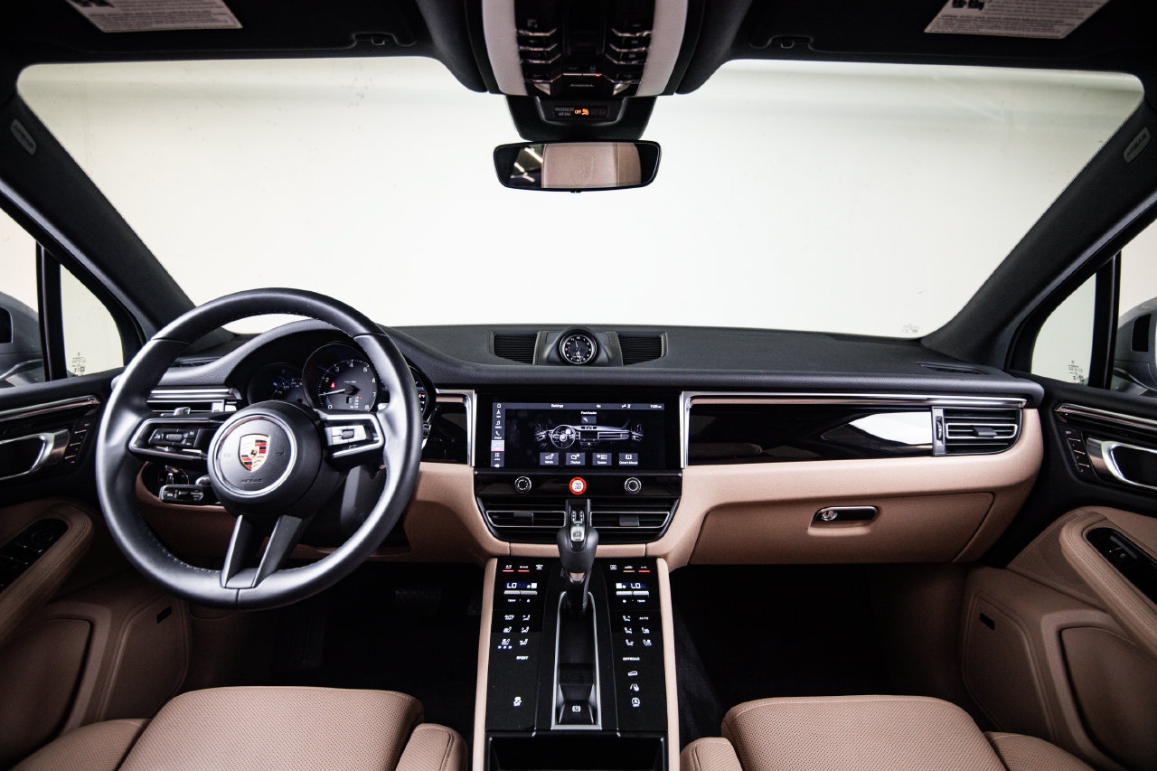 Certified 2026 Porsche Macan AWD/4WD image 25
