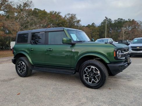 Used 2025 Ford Bronco Outer Banks image 2