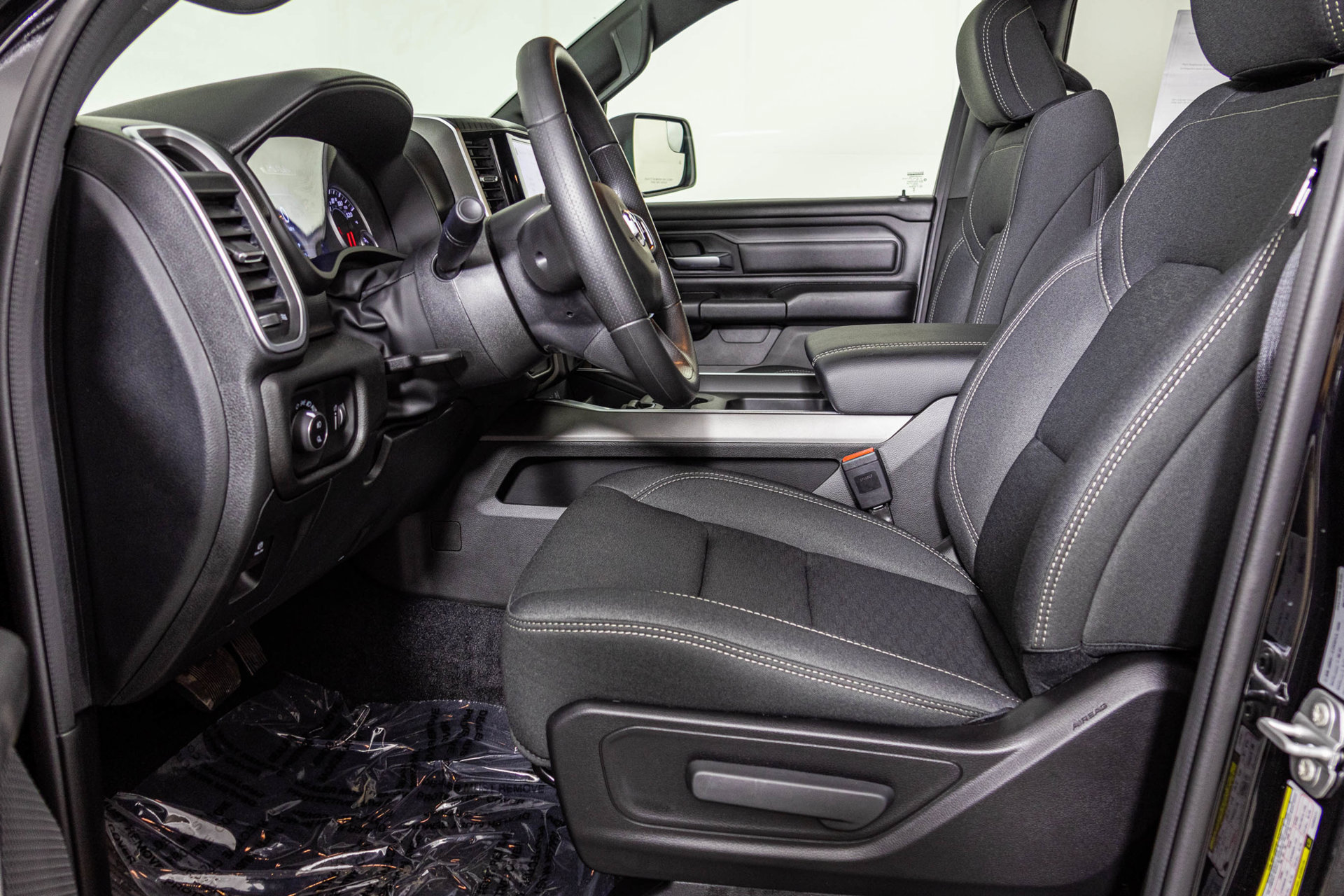 New 2026 RAM 1500 Express AWD/4WD image 18