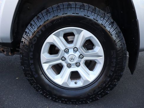 Used 2016 Toyota 4Runner SR5 AWD/4WD image 41