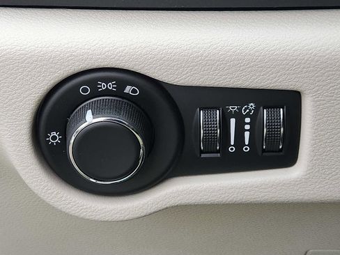 Used 2017 Chrysler Pacifica LX image 22