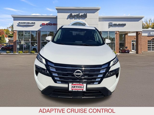 Used 2024 Nissan Rogue SV AWD/4WD image 3