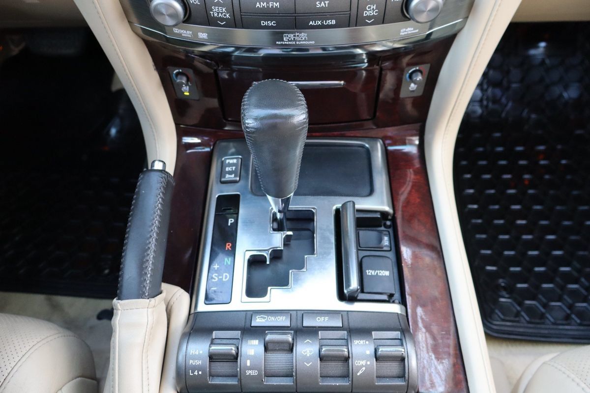 Used 2011 Lexus LX 570 4WD w/ Luxury Pkg image 37