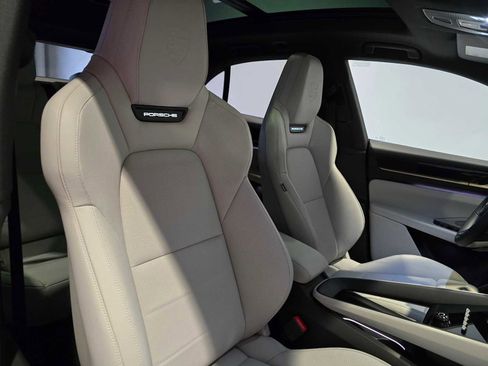 New 2026 Porsche Macan 4 Electric AWD/4WD image 13
