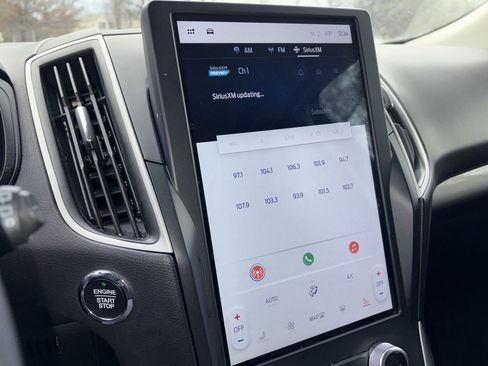 Used 2023 Ford Edge SEL image 11