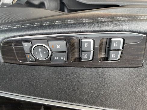 Used 2019 Kia Sorento LX image 12