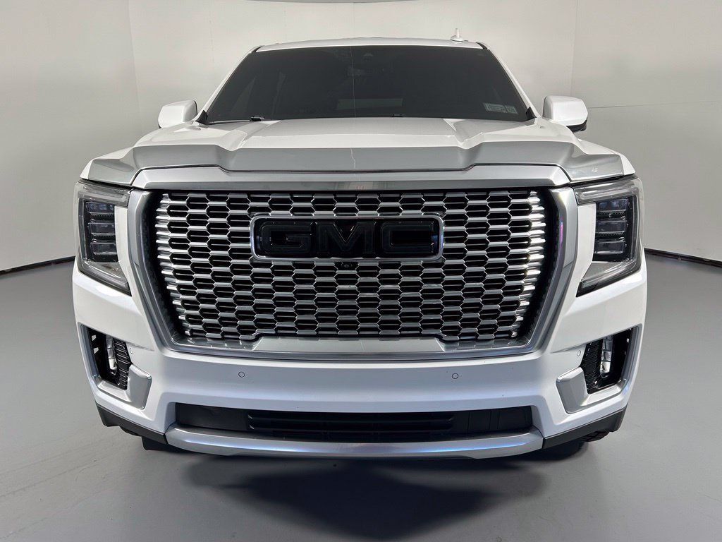 Used 2023 GMC Yukon XL Denali AWD/4WD image 2
