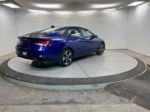 Used 2023 Hyundai Elantra SEL w/ Convenience Package image 6