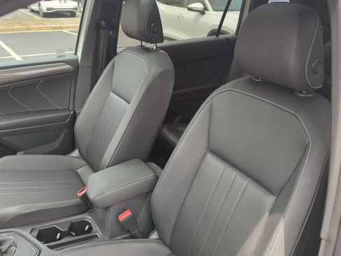 Used 2023 Volkswagen Tiguan SE R-Line FWD image 12