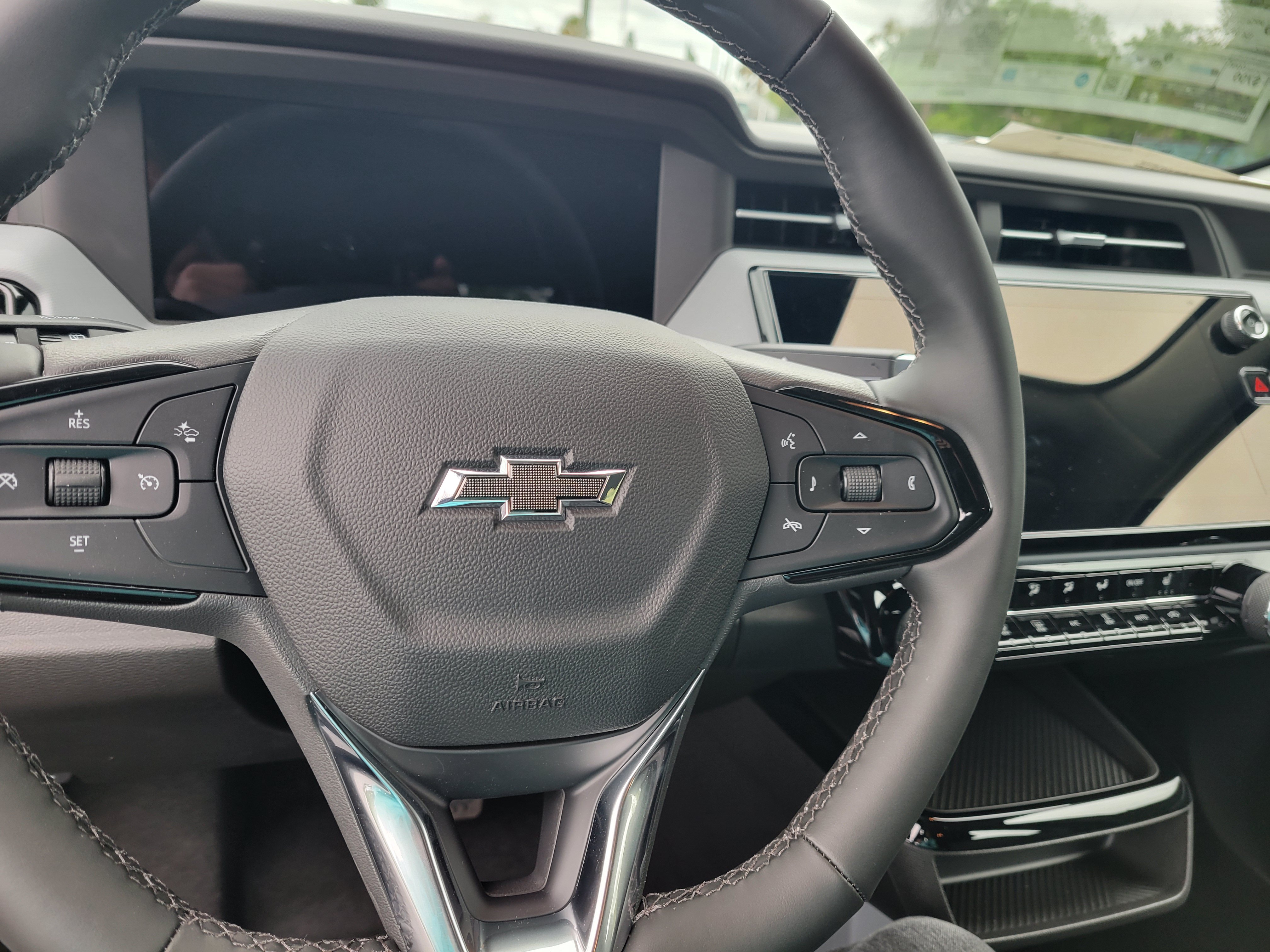 New 2027 Chevrolet Bolt LT w/ Comfort Package FWD image 15