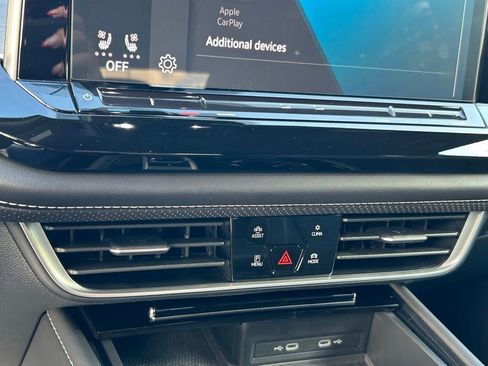 Used 2024 Volkswagen Atlas Cross Sport SE image 23