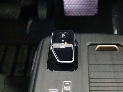 Used 2023 Nissan Ariya AWD image 28