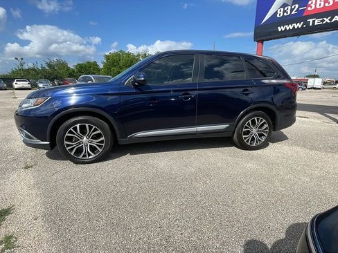 Used 2018 Mitsubishi Outlander LE FWD image 2