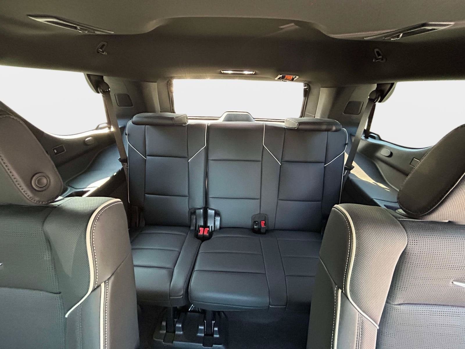 Used 2024 Cadillac Escalade Premium Luxury AWD/4WD image 17