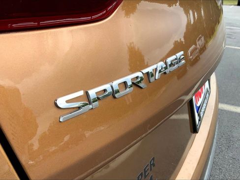 Used 2021 Kia Sportage LX image 8