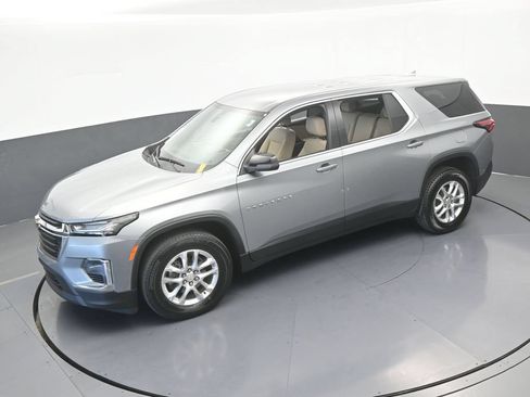 Used 2023 Chevrolet Traverse LS FWD image 43