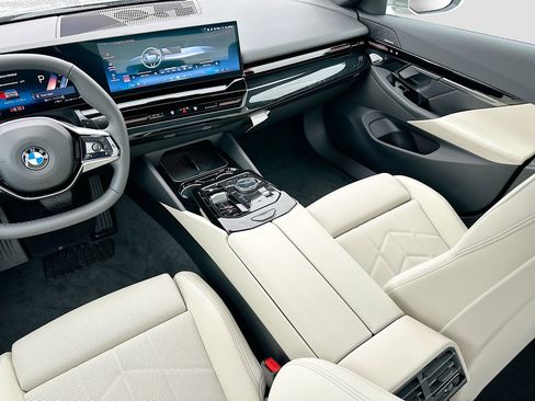 New 2026 BMW 530i w/ Convenience Package RWD image 18