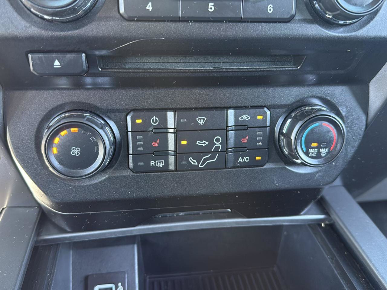 Used 2017 Ford F250 XLT w/ XLT Premium Package AWD/4WD image 17