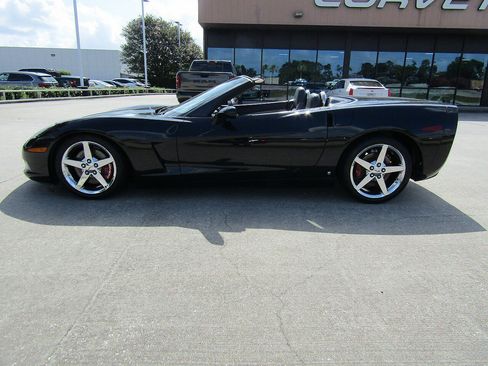Used 2007 Chevrolet Corvette Convertible w/ Preferred Equipment Group RWD image 8
