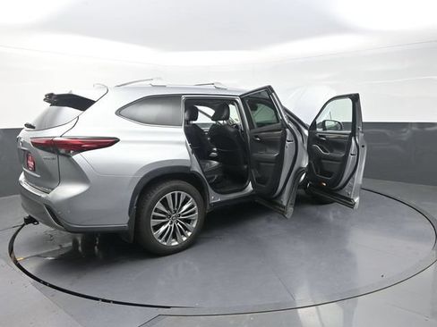Used 2021 Toyota Highlander Platinum AWD/4WD image 45