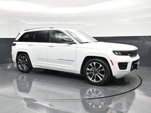 Used 2023 Jeep Grand Cherokee Overland AWD/4WD image 3