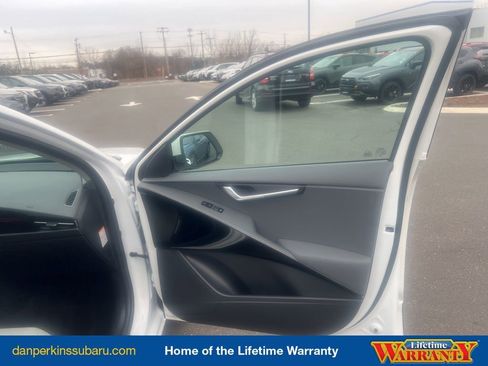 Used 2025 Kia Niro EX Touring image 42