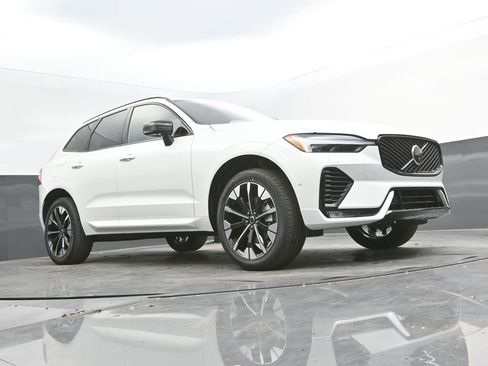 New 2026 Volvo XC60 B5 Plus w/ Protection Package Premier AWD/4WD image 36