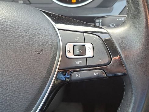 Used 2019 Volkswagen Tiguan SE image 19