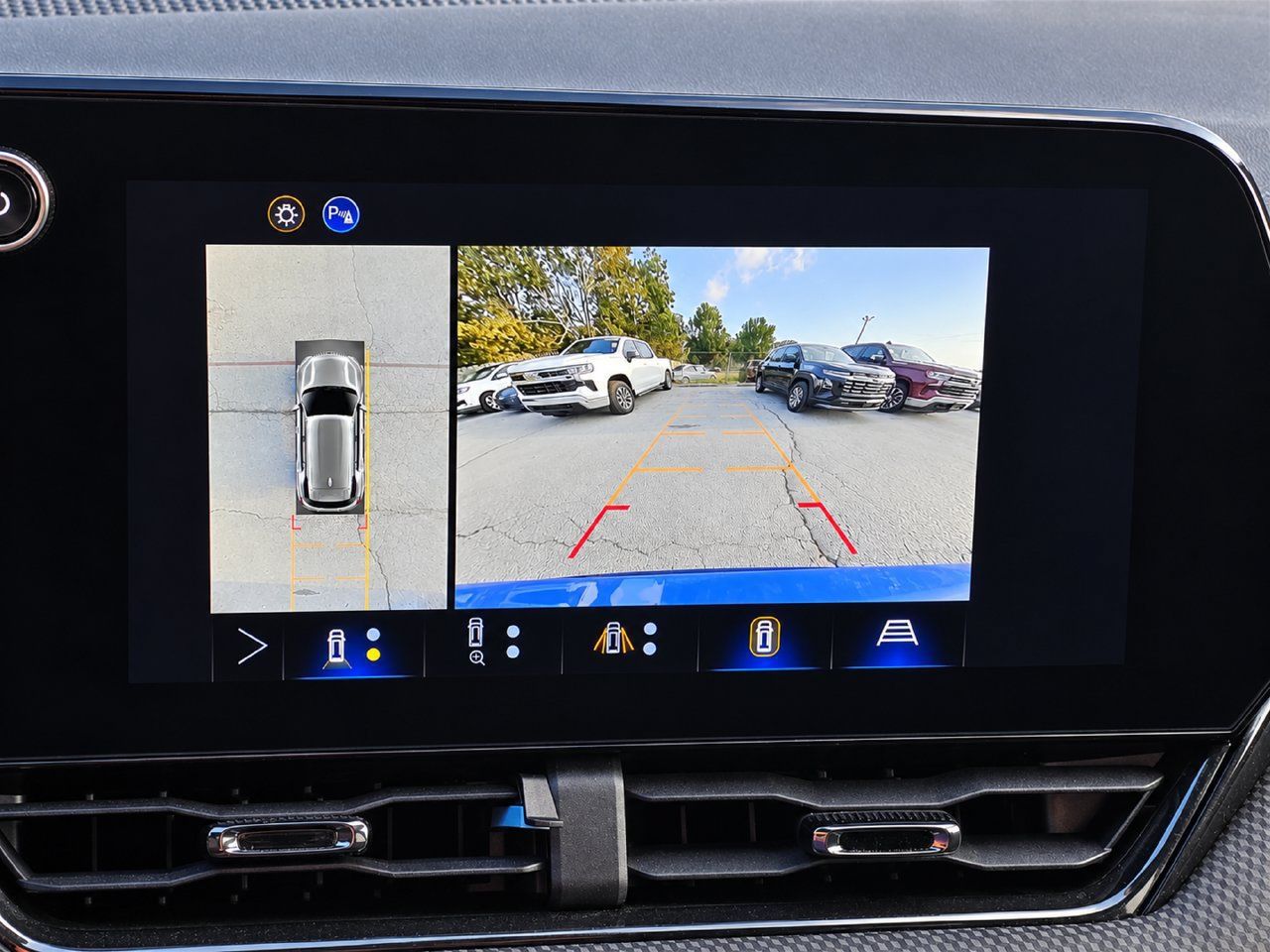 Used 2025 Chevrolet Equinox RS w/ Safety and Technology Package FWD image 19