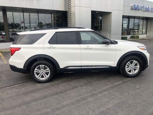Used 2023 Ford Explorer XLT w/ Equipment Group 202A AWD/4WD image 8