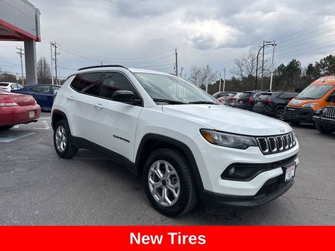Used 2025 Jeep Compass Latitude AWD/4WD image 9