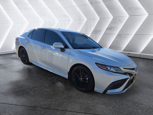 Used 2023 Toyota Camry XSE image 3