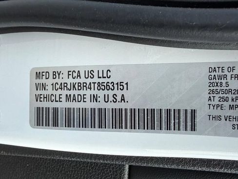 New 2026 Jeep Grand Cherokee L Limited w/ Luxury Tech Group II AWD/4WD image 36