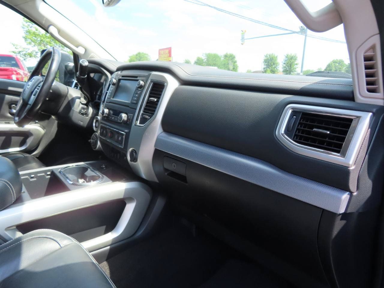 Used 2019 Nissan Titan PRO-4X w/ Pro-4x Convenience Package AWD/4WD image 52