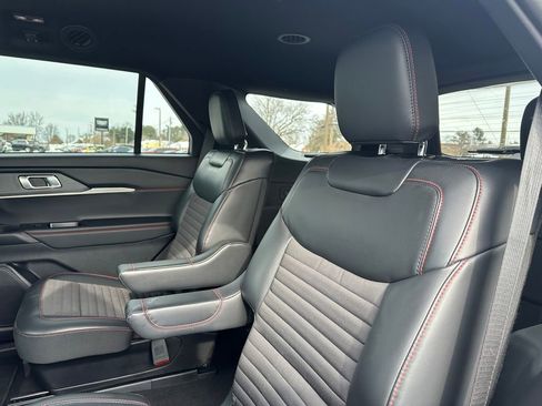 Used 2025 Ford Explorer ST-Line image 17