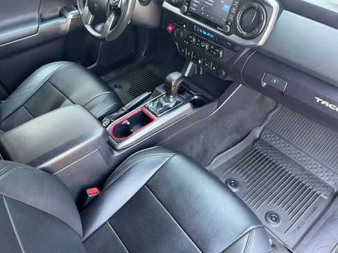 Used 2021 Toyota Tacoma TRD Sport w/ Technology Package AWD/4WD image 15