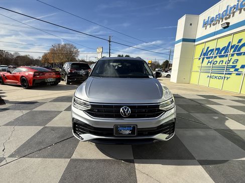 Used 2023 Volkswagen Tiguan SE R-Line image 3