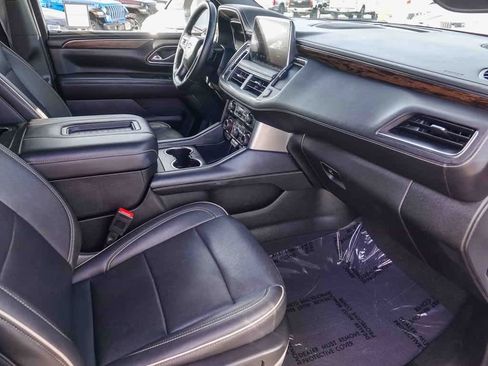 Used 2023 Chevrolet Suburban Premier image 15