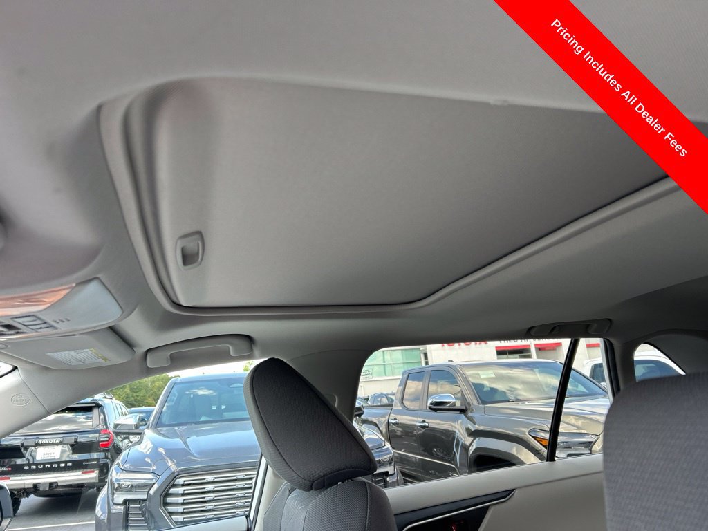 Used 2021 Toyota RAV4 XLE w/ Convenience Package FWD image 6