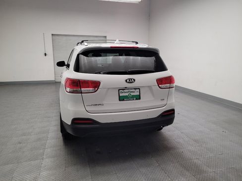 Used 2018 Kia Sorento FWD image 6