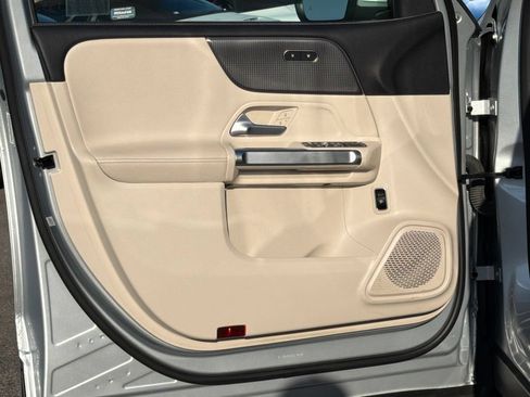 Used 2022 Mercedes-Benz GLB 250 image 18