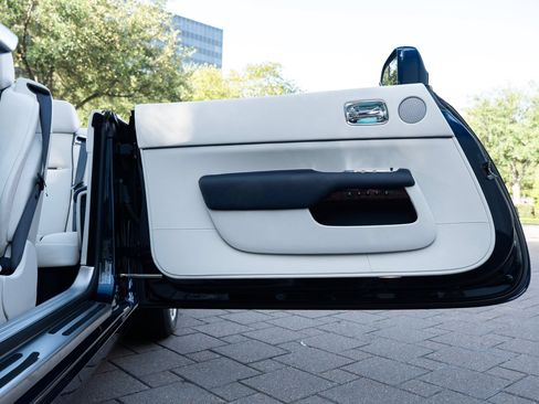 Certified 2020 Rolls-Royce Dawn RWD image 7