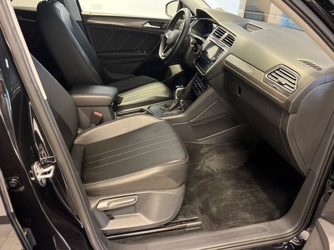 Used 2022 Volkswagen Tiguan SE FWD image 9