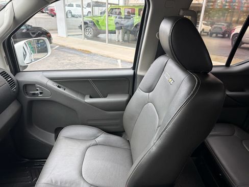 Used 2020 Nissan Frontier PRO-4X w/ Pro-4x Utility Package image 33