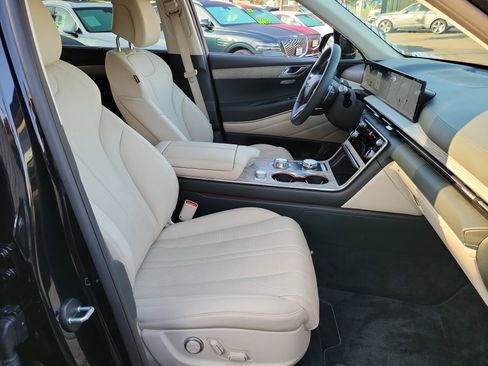 Certified 2025 Genesis GV80 2.5T Select image 18